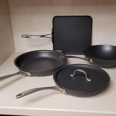 Lot 562: Calphalon Cook Ware 
