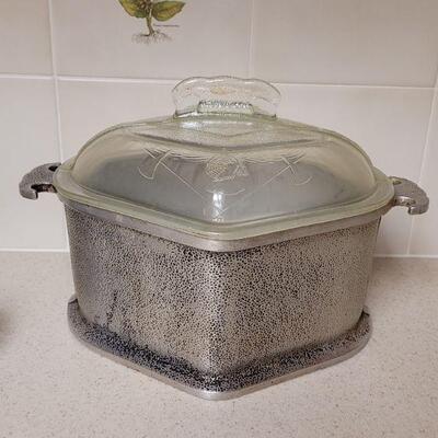 Lot 566: Vintage Guardian Service Cook Ware