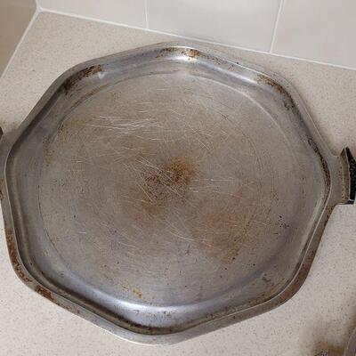 Lot 566: Vintage Guardian Service Cook Ware
