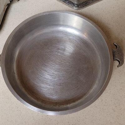 Lot 566: Vintage Guardian Service Cook Ware