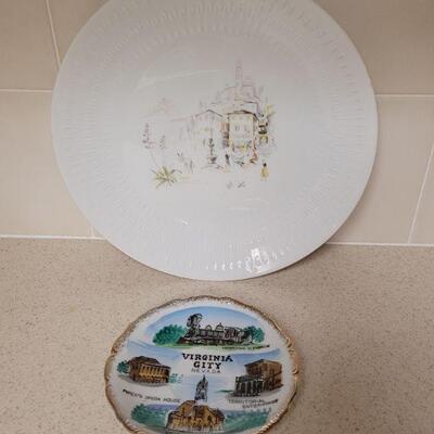 Lot 570: (2) Decorative Plates