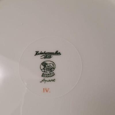 Lot 570: (2) Decorative Plates