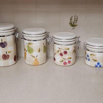 Lot 572: Fruit Themed Cannister Set