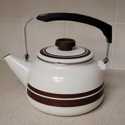Lot 575: Vintage Tea Kettle (has wear)
