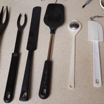 Lot 578:  Utensils lot