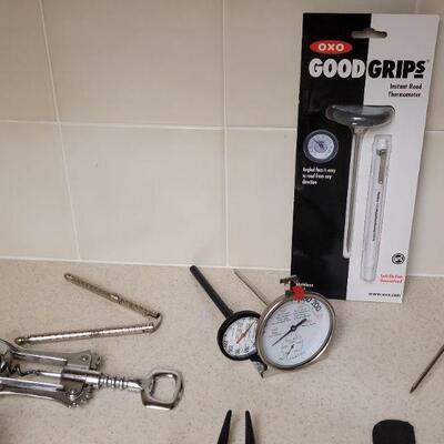Lot 578:  Utensils lot