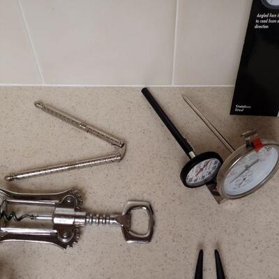 Lot 578:  Utensils lot