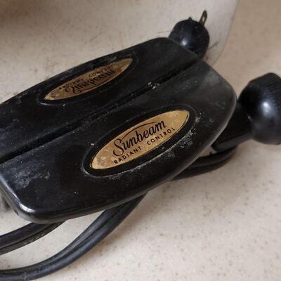Lot 579: Vintage Sunbeam Toaster