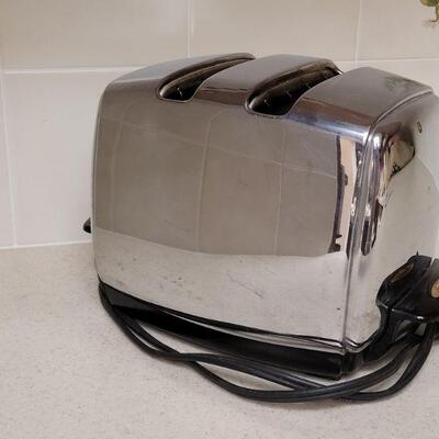 Lot 579: Vintage Sunbeam Toaster