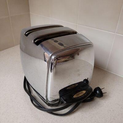 Lot 579: Vintage Sunbeam Toaster