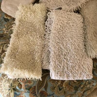 Lot 16. Ten bath mats (cream and white) (assorted sizes) (some new)--WAS $30–NOW $22.50