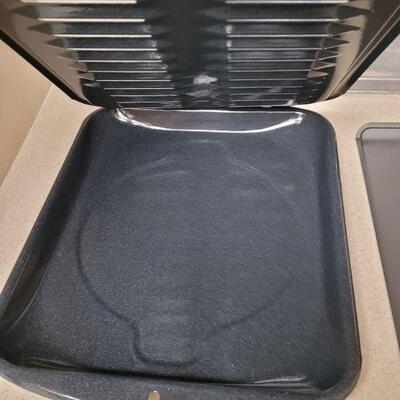 Lot 581: New Broiler Pan and (2) Cookie Sheets