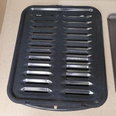 Lot 581: New Broiler Pan and (2) Cookie Sheets