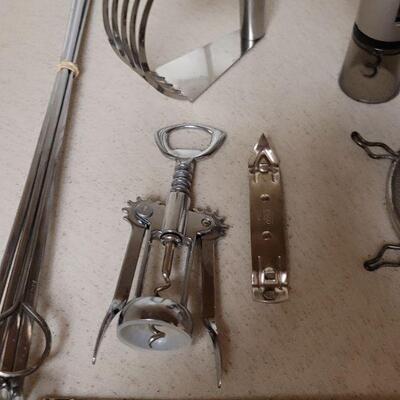 Lot 582: Utensils Lot