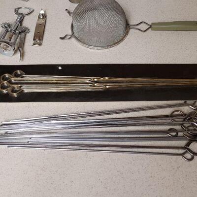 Lot 582: Utensils Lot