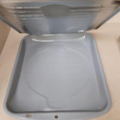 Lot 583: Broiler Pans and Racks