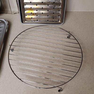 Lot 583: Broiler Pans and Racks