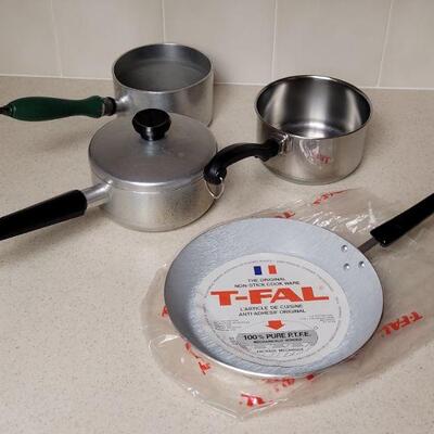 Lot 585: Cook Ware lot