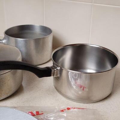 Lot 585: Cook Ware lot