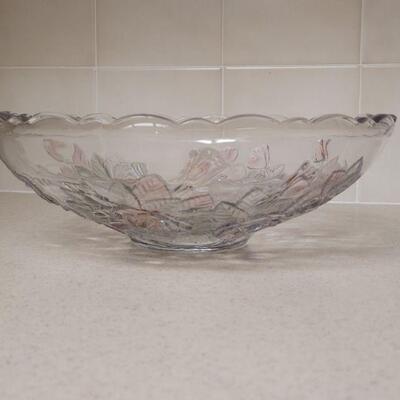 Lot 587: 12" Rose Serving Bowl 