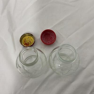 .45. VINTAGE | Round Clear Glass Shaker Set | Mis-Matched Tops