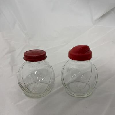 .45. VINTAGE | Round Clear Glass Shaker Set | Mis-Matched Tops