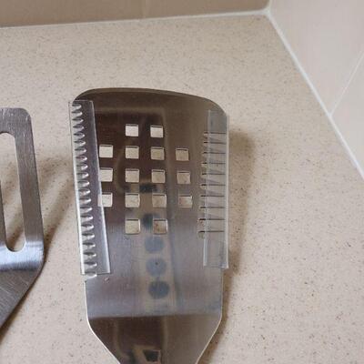 Lot 600: (2) Webber Grill Brushes and Grill Spatulas 