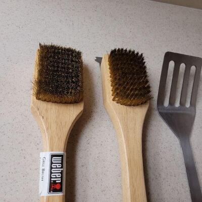 Lot 600: (2) Webber Grill Brushes and Grill Spatulas 
