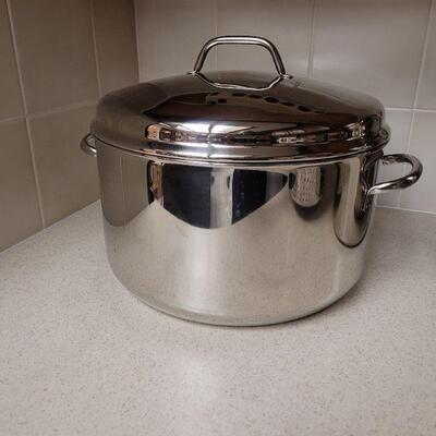 Lot 603: (2) Canning Pots and Basket