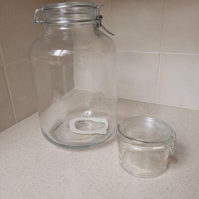 Lot 604: 1 Gallon Jar and Pint Jar