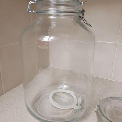 Lot 604: 1 Gallon Jar and Pint Jar