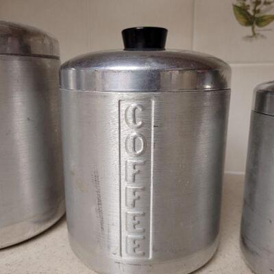 Lot 606: Vintage Cannister Set