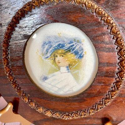 LOT 72  ANTIQUE WOOD GRAIN FRAMES w/PRETTY LADY PRINTS WEARING HATS 
