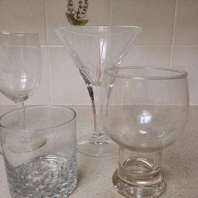 Lot 618: Mixed Glass Ware Lot