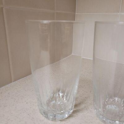 Lot 620: (2) Set of 2 Tumbler Cups/Glasses (2 Plastic & 2 Glass)