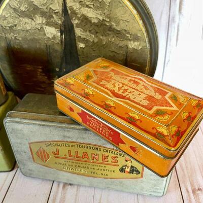 LOT 74  ANTIQUE GROUP OF FOOD TINS CANDY TEA COCO ETC. COUNTRY FARM HOUSE