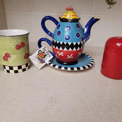 Lot 622: Colorful Teapot, Cups and Shaker