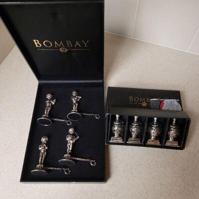 Lot 623: New in Box BOMBAY Knife Rest 