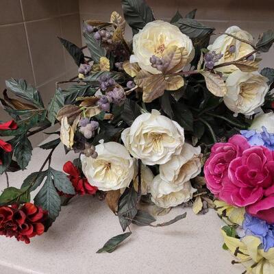 Lot 624: Silk Flowers lot