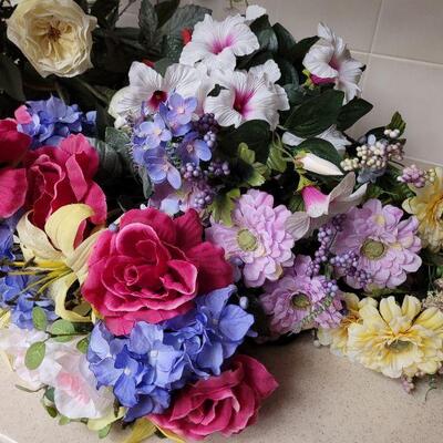 Lot 624: Silk Flowers lot