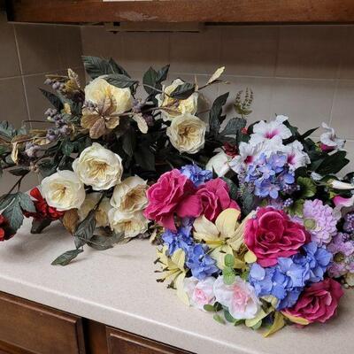 Lot 624: Silk Flowers lot