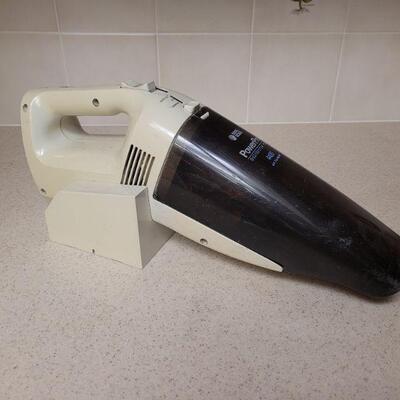 Lot 625: Black & Decker PowerPoint Dust Buster Plus
