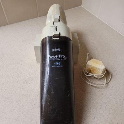 Lot 625: Black & Decker PowerPoint Dust Buster Plus