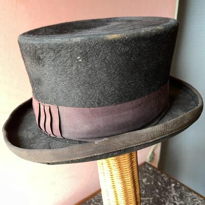 LOT 76  ANTIQUE BEAVER TOP HAT