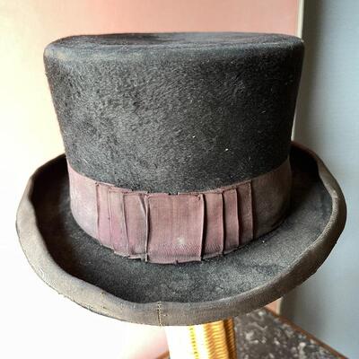LOT 76  ANTIQUE BEAVER TOP HAT