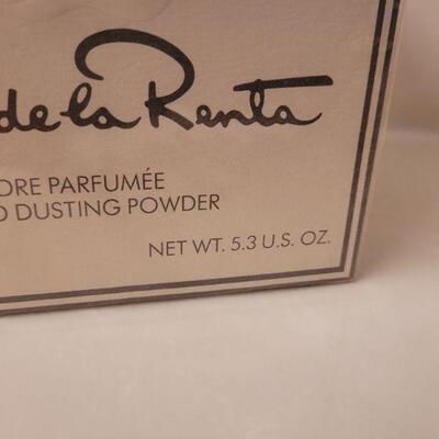 Lot 630: New Oscar de la Renta Dusting Powder Sealed