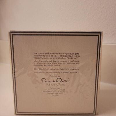 Lot 630: New Oscar de la Renta Dusting Powder Sealed