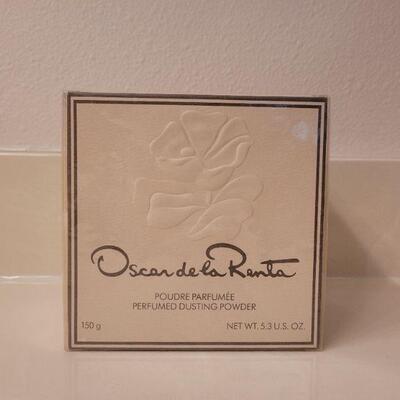 Lot 630: New Oscar de la Renta Dusting Powder Sealed