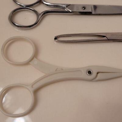 Lot 633: Medical Scissors ect.
