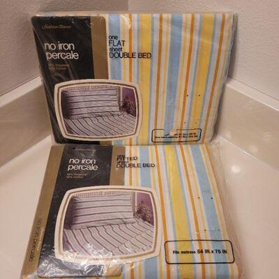 Lot 642: Vintage New Stock Flat and Fitted Sheets Full Size 